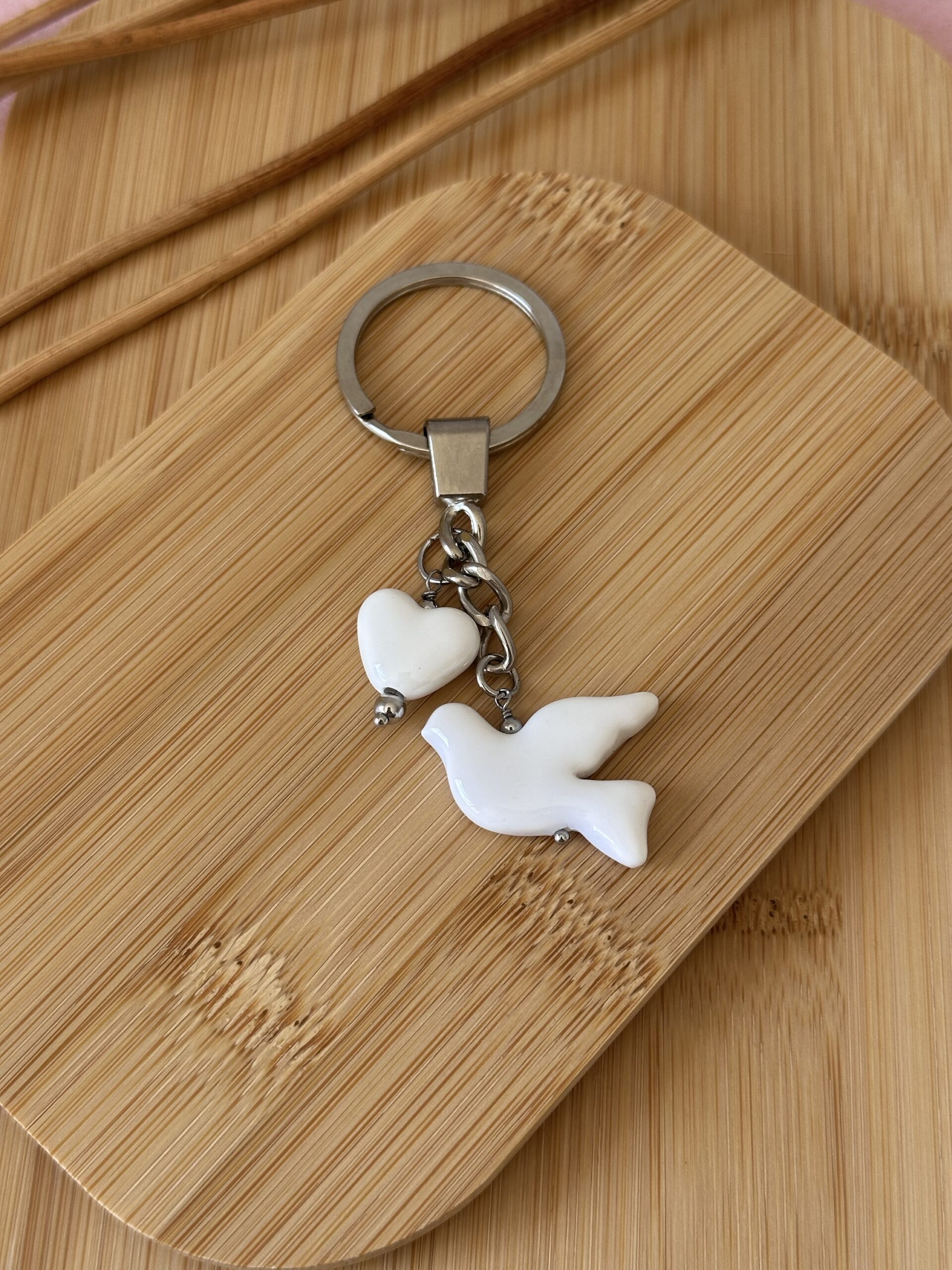 Брелок Голубка с керамічним серцем - Зображення 2