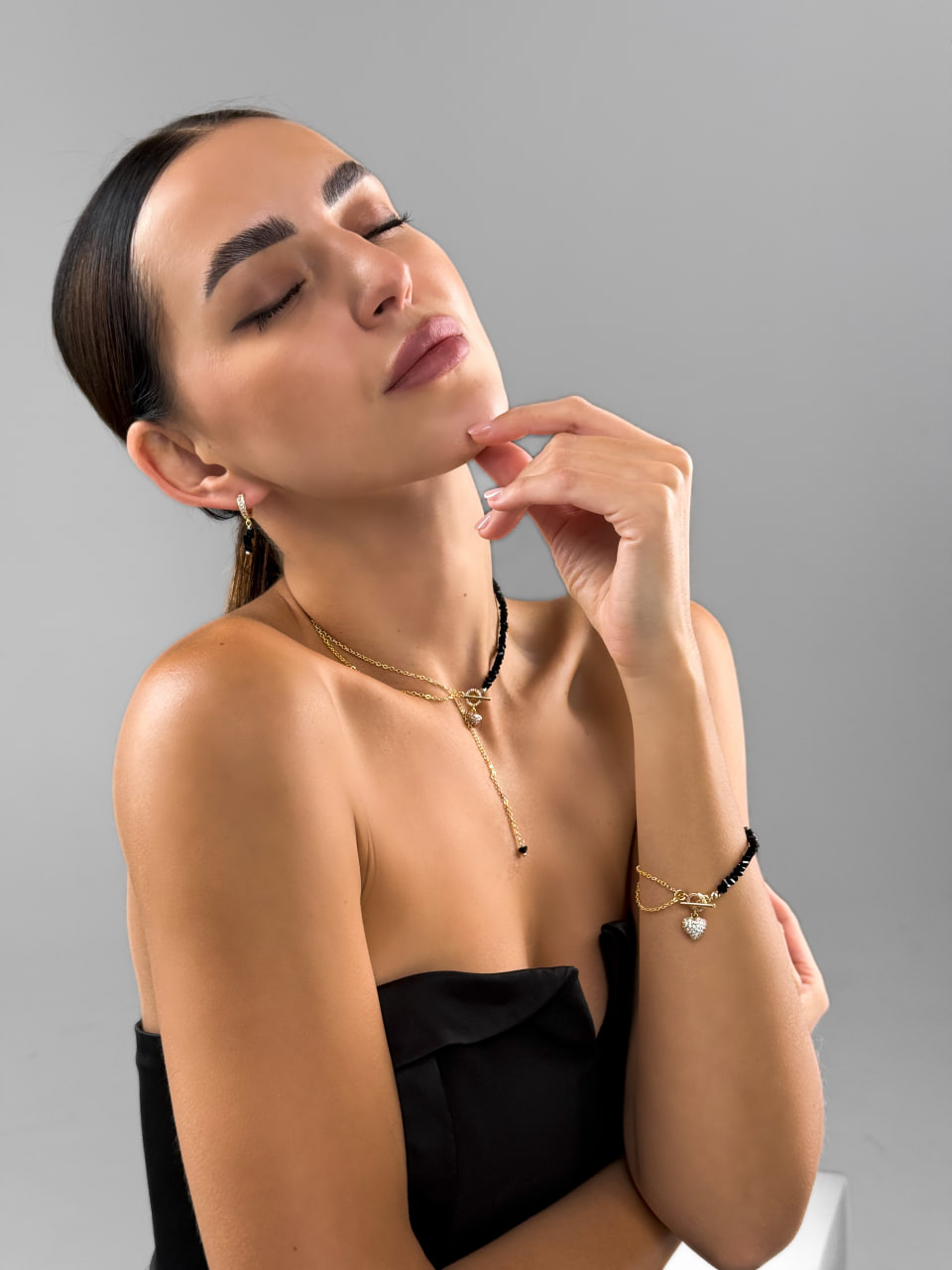 Сережки Linda з чорного кришталю (золотий колір) - Зображення 4