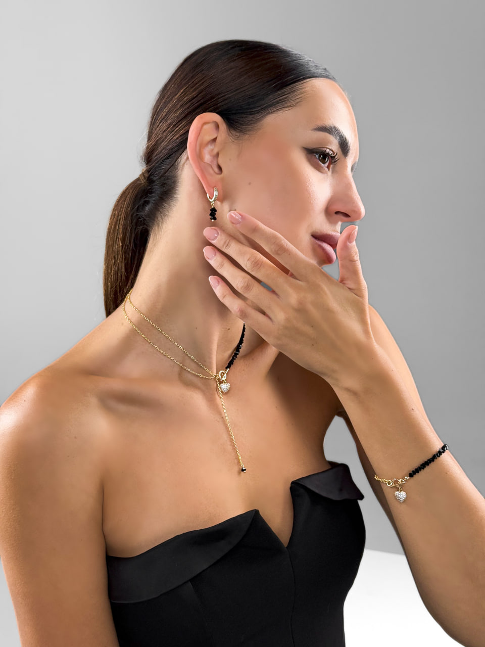 Сережки Linda з чорного кришталю (золотий колір) - Зображення 2